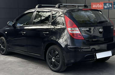 Хэтчбек Hyundai i30 2011 в 