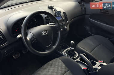 Хэтчбек Hyundai i30 2011 в 