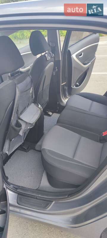 Хэтчбек Hyundai i30 2012 в Ирпене