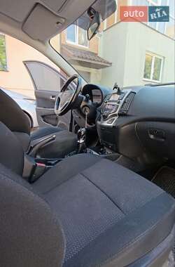 Хетчбек Hyundai i30 2011 в 
