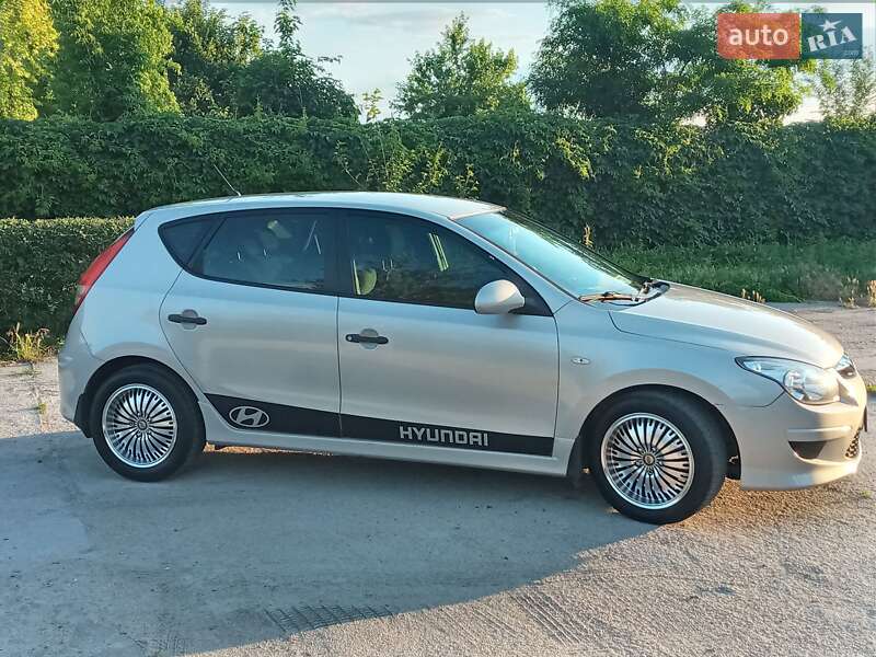 Хетчбек Hyundai i30 2010 в Нікополі