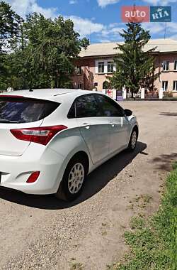 Хетчбек Hyundai i30 2012 в 