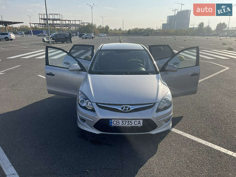 Хэтчбек Hyundai i30 2011 в Киеве