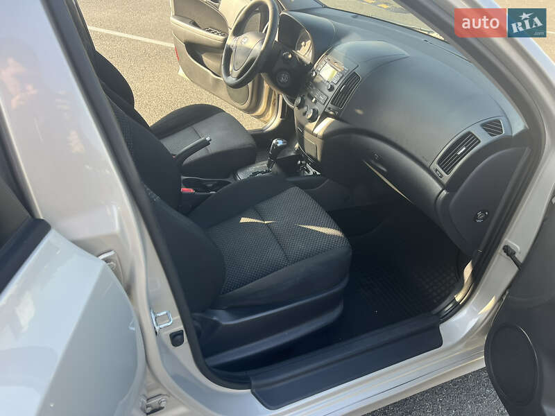 Хэтчбек Hyundai i30 2011 в Киеве