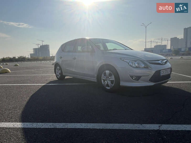Хэтчбек Hyundai i30 2011 в Киеве