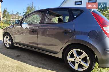 Хэтчбек Hyundai i30 2010 в Солотвине