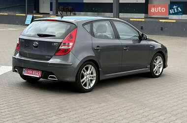 Хэтчбек Hyundai i30 2011 в 