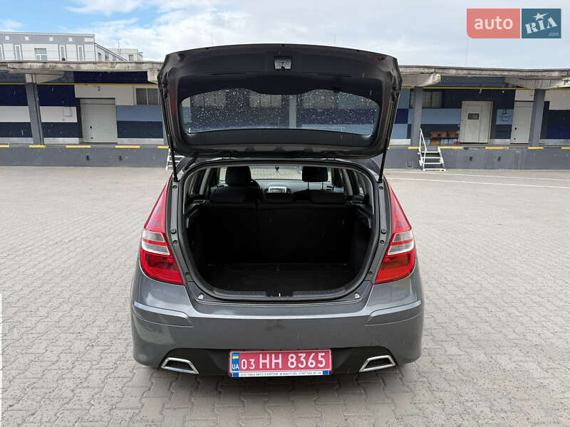Хетчбек Hyundai i30 2011 в Рівному