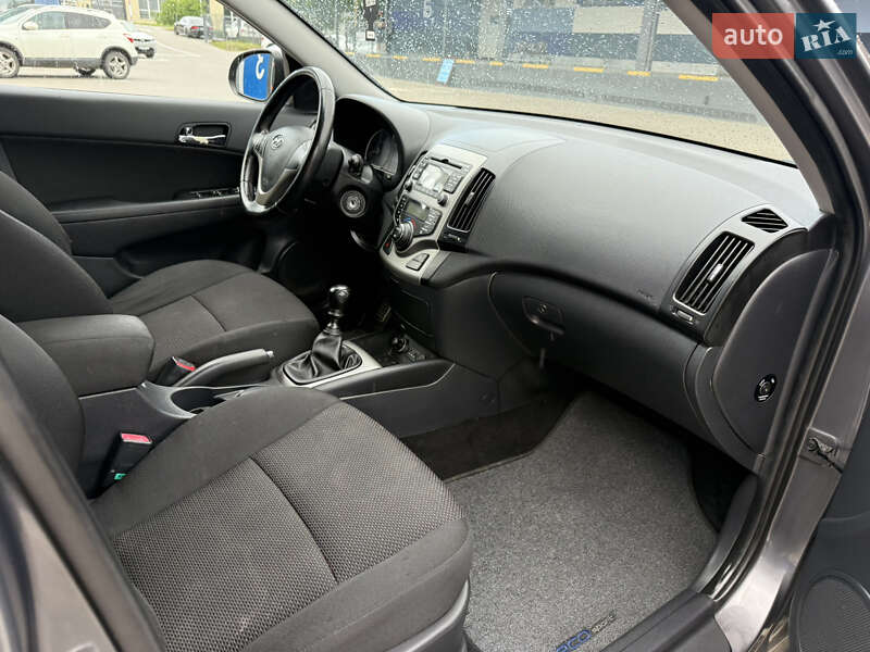 Хетчбек Hyundai i30 2011 в Рівному