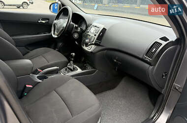 Хэтчбек Hyundai i30 2011 в 