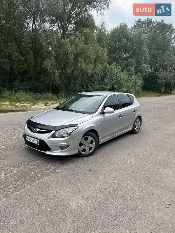 Хэтчбек Hyundai i30 2011 в Киеве