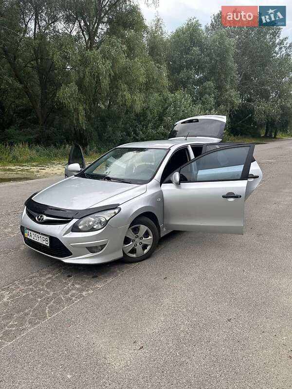 Хэтчбек Hyundai i30 2011 в Киеве