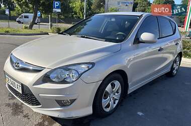 Хэтчбек Hyundai i30 2011 в 