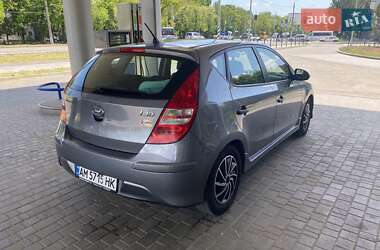Хэтчбек Hyundai i30 2011 в 