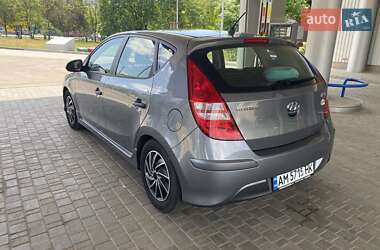 Хэтчбек Hyundai i30 2011 в 