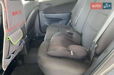 Хэтчбек Hyundai i30 2011 в 