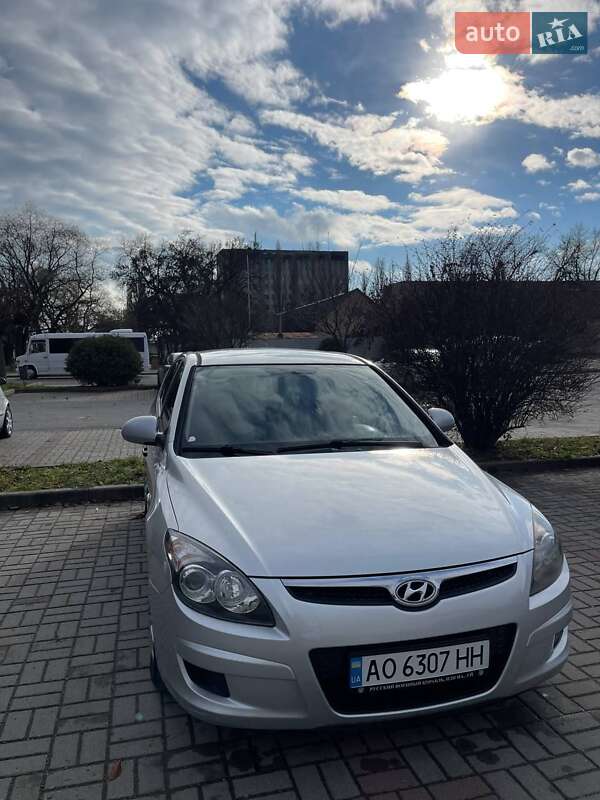 Хэтчбек Hyundai i30 2009 в Ужгороде