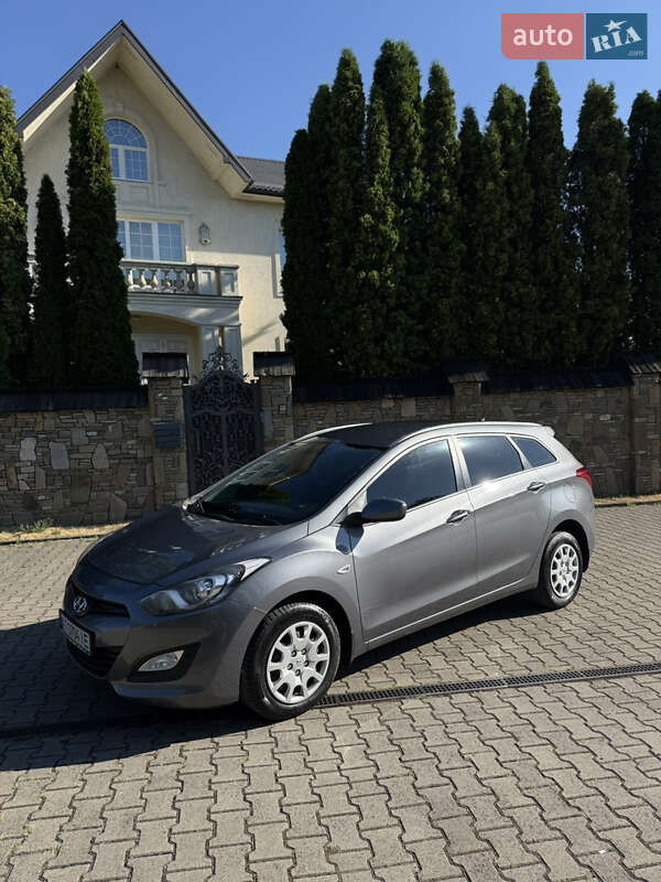 Универсал Hyundai i30 2013 в Надворной