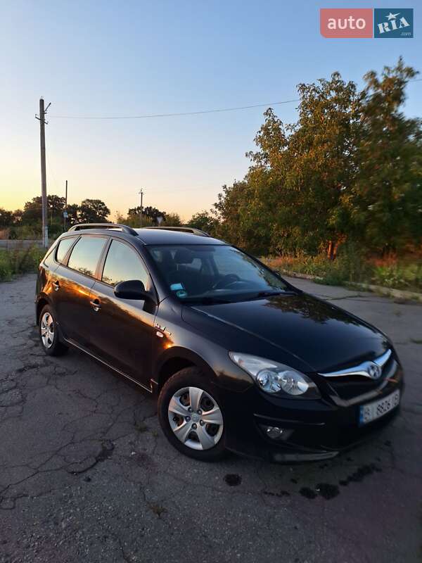 Универсал Hyundai i30 2010 в Глобине