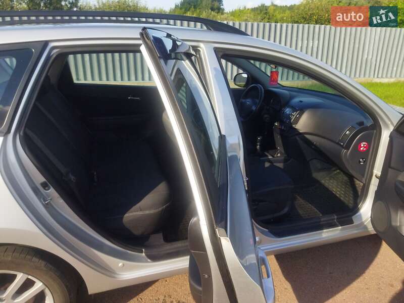 Универсал Hyundai i30 2008 в Семеновке