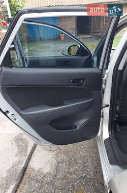 Хэтчбек Hyundai i30 2011 в 
