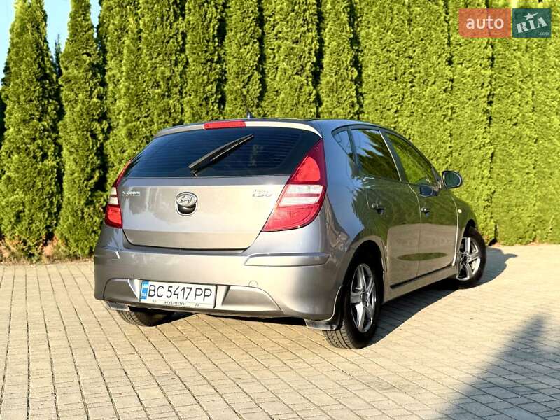 Хэтчбек Hyundai i30 2011 в Самборе