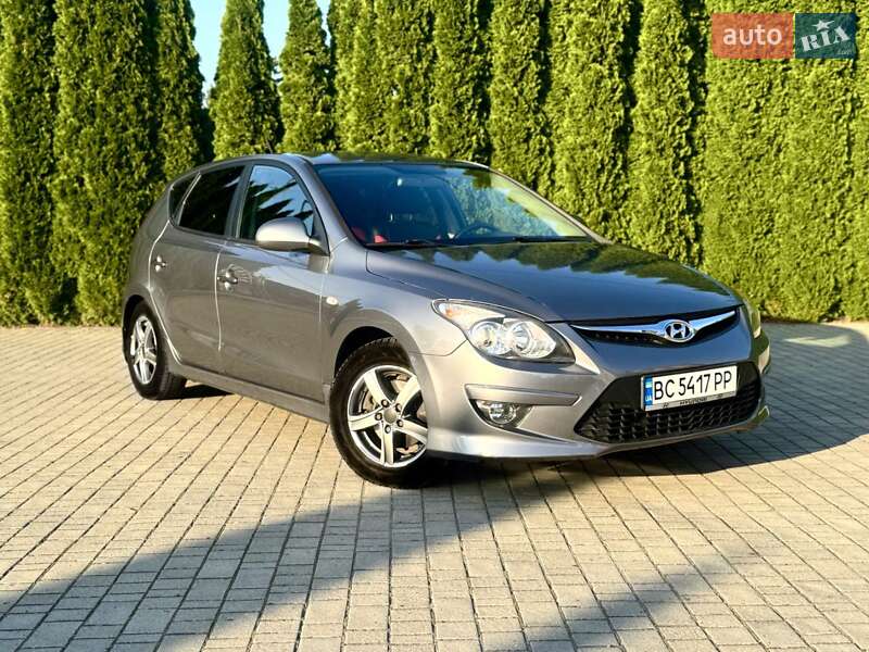 Хэтчбек Hyundai i30 2011 в Самборе