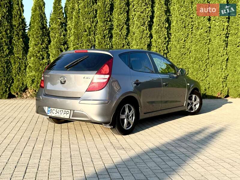 Хэтчбек Hyundai i30 2011 в Самборе