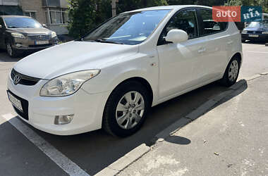 Хэтчбек Hyundai i30 2009 в 