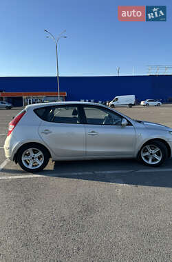 Хэтчбек Hyundai i30 2008 в 
