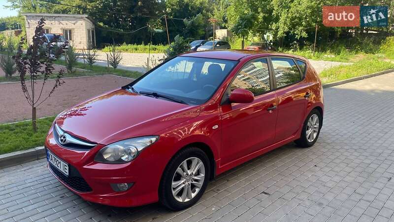 Хэтчбек Hyundai i30 2010 в Житомире