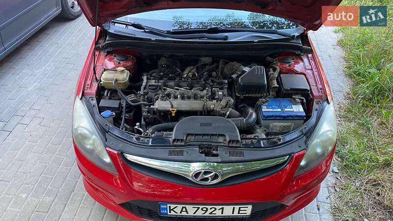 Хэтчбек Hyundai i30 2010 в Житомире