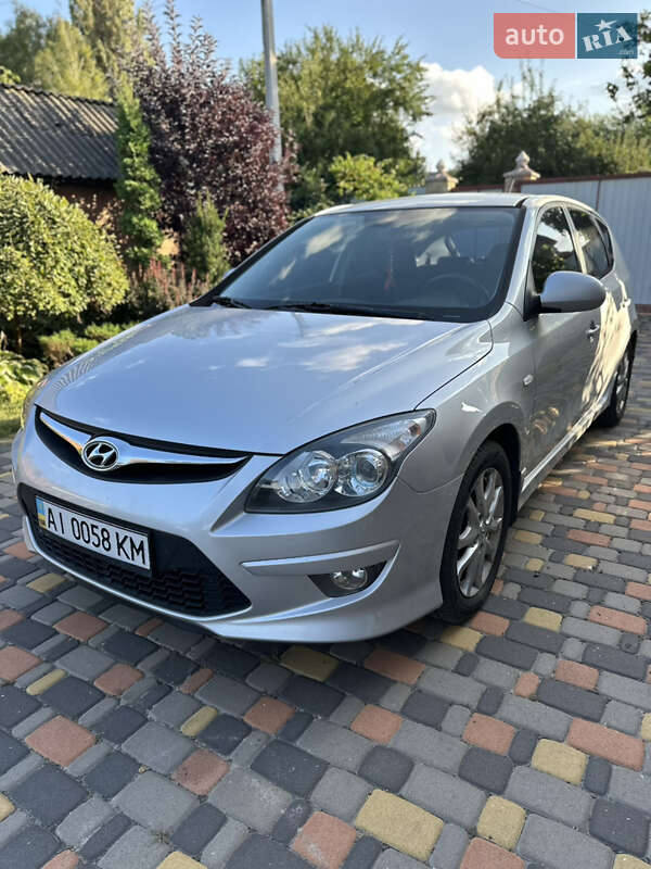 Хэтчбек Hyundai i30 2010 в Киеве