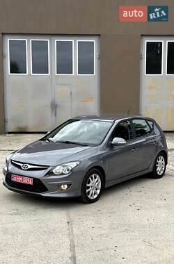 Хэтчбек Hyundai i30 2011 в Нововолынске