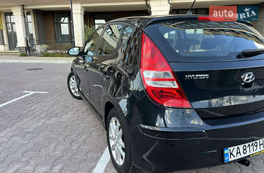 Хэтчбек Hyundai i30 2010 в 