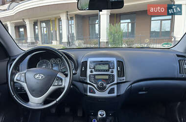 Хэтчбек Hyundai i30 2010 в 