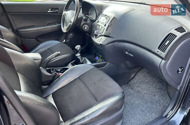 Хэтчбек Hyundai i30 2010 в 
