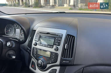 Хэтчбек Hyundai i30 2010 в 