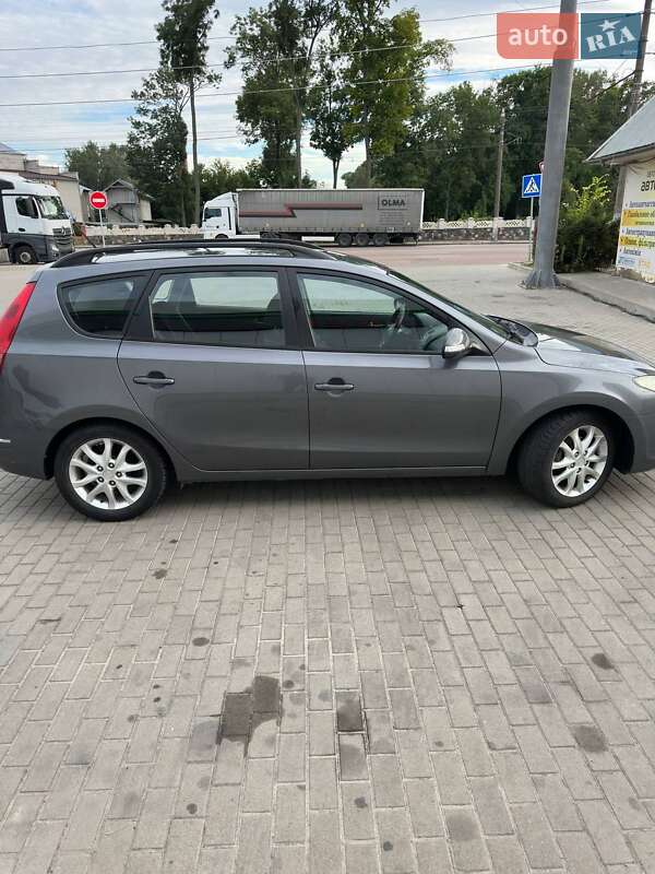 Универсал Hyundai i30 2010 в Житомире