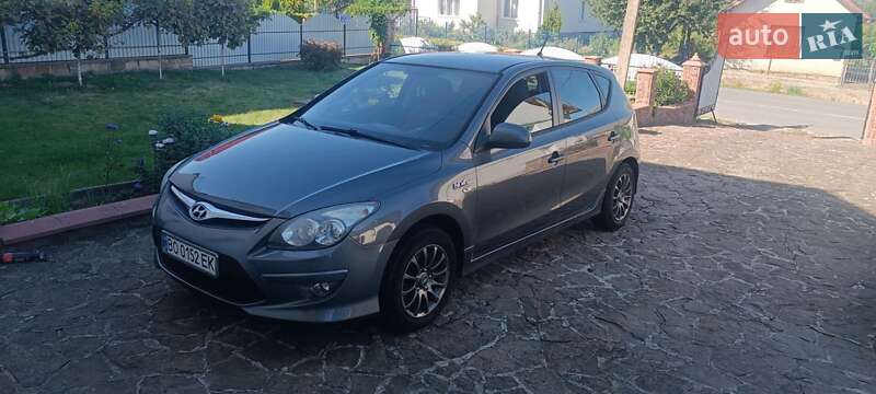 Хэтчбек Hyundai i30 2011 в 