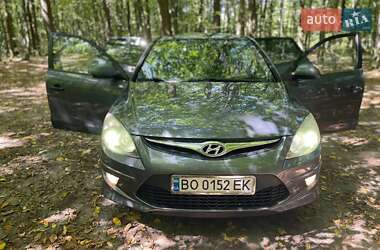 Хэтчбек Hyundai i30 2011 в 