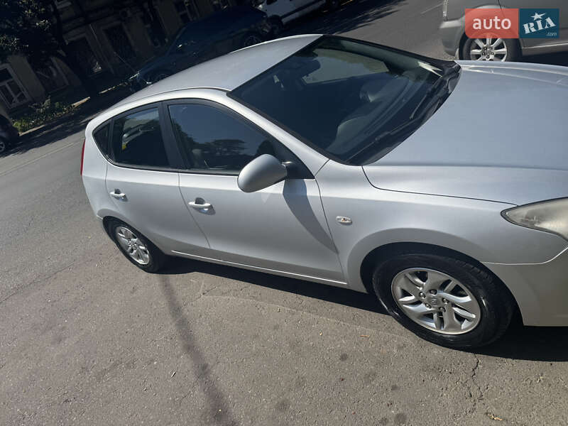Хэтчбек Hyundai i30 2008 в 