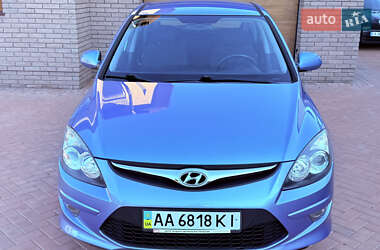 Хэтчбек Hyundai i30 2010 в 