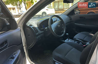 Хэтчбек Hyundai i30 2010 в 