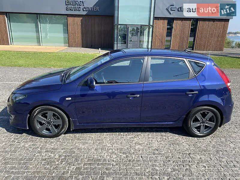 Хетчбек Hyundai i30 2011 в Дніпрі