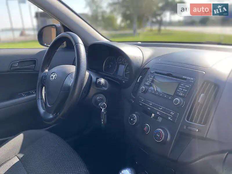 Хетчбек Hyundai i30 2011 в Дніпрі