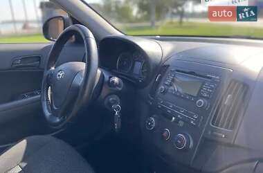 Хэтчбек Hyundai i30 2011 в 