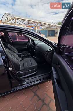 Хэтчбек Hyundai i30 2011 в 