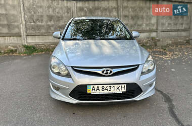Хэтчбек Hyundai i30 2011 в 