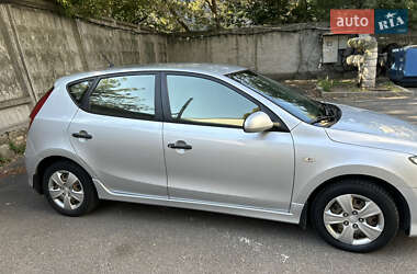 Хэтчбек Hyundai i30 2011 в 